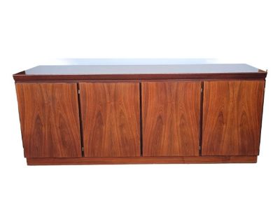 Skovby Mobelfabrik Mid-Century Modern Rosewood Sideboard Credenza