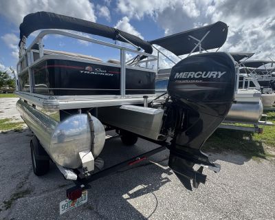 2019 Sun Tracker Bass Buggy 18 DLX Fishing Pontoon