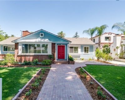 2531 2nd St. Charming home on a desirable, wide, tree-lined street. Walk to downtown shops and restaurants. Square footage does not include a large bonus room/office next to garage. Bonus room is detached from house with no bathroom, however it's a great space for many possible uses. Hobby room, sewing, home gym, play room, home office, storage etc (Bonus room sqft not included in total). The g...