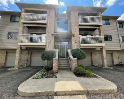 Rosemont Blvd Apt C, Fairlawn, Condo For Rent