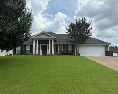 3 Bedroom 2BA 1752 ft Single Family Home For Sale in SALTILLO, MS