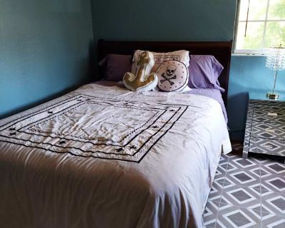 Private room with own bathroom in a Townhouse with 1 roomie, Concord, CA 94521