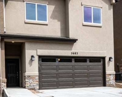 3 Bedroom 2.5BA 1808 ft Pet-Friendly Apartment For Rent in Colorado Springs, CO