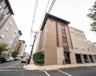 1 Bedroom 1BA 745 ft Condo For Rent in West New York, NJ