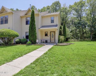 3 Bedroom 1BA 1326 ft Condo For Sale in Jackson, NJ