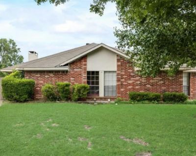 3 Bedroom 2BA 1284 ft Single Family Home For Sale in Rowlett, TX