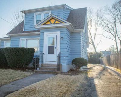 4 Bedroom 1.5BA 1508 ft Apartment For Rent in New Haven County, CT