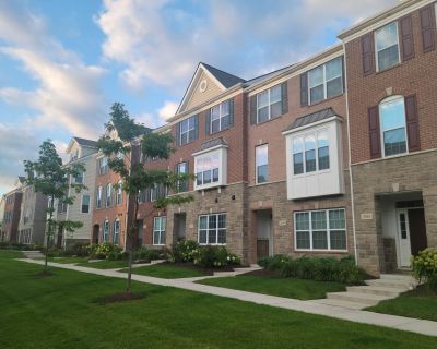 4 Bedroom 3BA 2280 ft Single Family House For Rent in Ann Arbor, MI