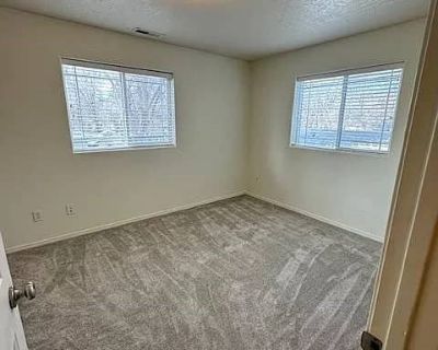 Minimum stay: 12 months. Deposit: 750. Bills included. Age preference: 18 - 70. Available for students. This town house is set in a quite neighborhood, close to schools, shopping, and parks. The property was updated this summer with new paint on the outside, and the inside has brand new carpet, laminate floors, new whirlpool washer and dryer, and has been freshly painted. There is a small fence...