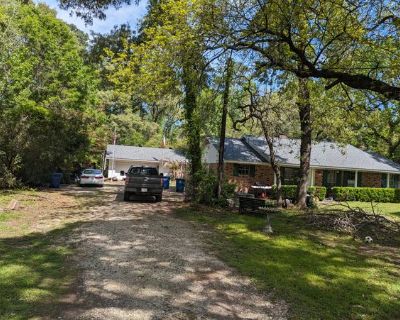 Zack King (Has a House). Room in the 1 Bedroom 1BA Pet-Friendly House For Rent in Conroe, TX
