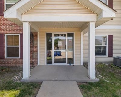 2 Bedroom 2BA 978 ft Condominium For Sale in CLIVE, IA