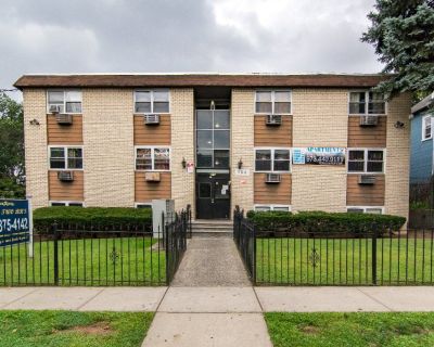 PROPERTY HIGHLIGHTS:

Quiet and calm neighborhood

24 hour monitored security cameras

Close proximity to local schools

APARTMENT HIGHLIGHTS:

Newly renovated

Beautiful spacious bedroom

Kitchen

Beautiful floors

Closet Space

Cable ready

COMMUTE:

Easy commute to NYC

Conveniently located to nearby public transportation


APPLICATION REQUIREMENTS:

Must be working for minimum of one year

...