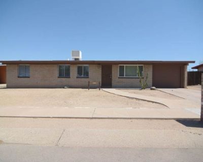 3 Bedroom 2BA 1392 ft Pet-Friendly Apartment For Rent in Casas Adobes, AZ