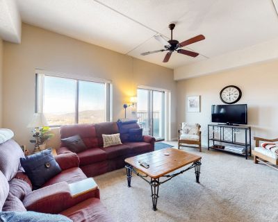 Avg / night: $114. Cozy condo with mountain views, easy slope access, WiFi, pool, hot tub and sauna | Located in Sugar Mountain, NC | 4.23 Stars | 2 Bed, 2 Bath | No Pets. No pets. Max 4 guests. You are long overdue for a ski retreat, so make your way to Sugar Mountain and make the best memories while hiking, biking, skiing, snowboarding, or exploring the attractions in town. There will be so m...