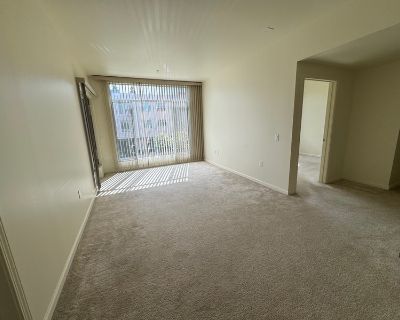 Total rooms: 2. Deposit: $2,200.00 * Utilities included?: Yes. No preference. Non-smoking. Not for couples. Furnishings: Furnished * Parking: Yes * Disabled access: * Living room: No * Broadband included: Yes. Availability Available Nov 04 2025 Minimum term None Maximum term None. Hi, I'm looking for a roommate (F/M) from Nov 15 2025 to April 2026 (Which is when the current lease ends and we ca...