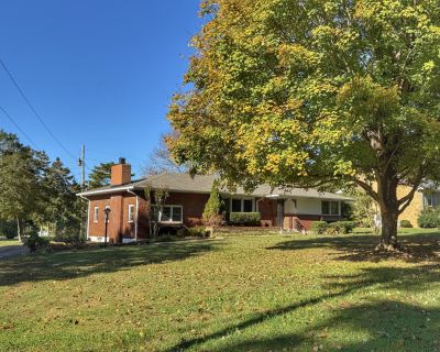 3 Bedroom 1BA 1592 ft Single Family House For Sale in Dickson, TN