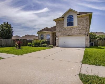 1004 Autumn Brook St. Classy rental in a well-maintained, secluded neighborhood just a two minute drive from the water. Pretty curb appeal, neutral colors, and kitchen back-splash. Open concept kitchen and living area with a formal dining room that could double as a playroom for the kids or a great office space. High ceilings in the living room. Gameroom upstairs. Minutes from El Jardin beach, ...