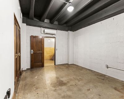 186 ft Pet-Friendly Apartment For Rent in Indianapolis, IN