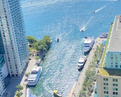 2 Bedroom 2BA 820 ft Furnished Pet-Friendly Condo For Rent in Toronto, Ontario