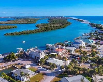 2 Bedroom 2BA 1128 ft Single Family Home For Sale in ENGLEWOOD, FL