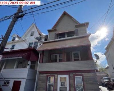 3 Bed 2 Bath Preforeclosure Property in Hazleton, PA 18201 - Alter St