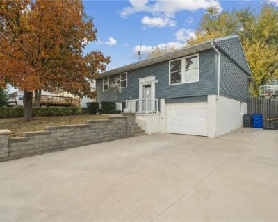 4 Bedroom 1BA 1194 ft Single Family Home For Sale in CEDAR RAPIDS, IA
