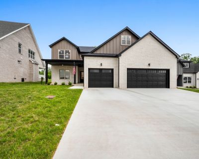 4 Bedroom 2BA 2850 ft Single Family House For Sale in Clarksville, TN