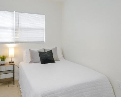 Room For Rent in 1BA Property, Tampa, FL