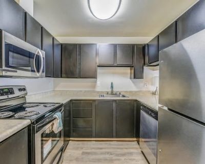 2 Bedroom 1BA 1025 ft Pet-Friendly Apartment For Rent in Everett, WA