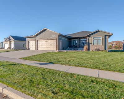 5 Bedroom 3BA 3771 ft Single Family House For Sale in Bismarck, ND
