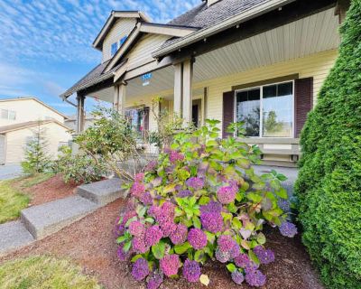 Skagit Highlands, 3 Bed, 2.5 Bath, Plus Bonus Room. image_url. In unit laundry Patio / balcony Garage Walk in closets Extra storage Walking trail Unit Amenities extra storage in unit laundry patio / balcony walk in closets Property Amenities parking garage walking trail. limit. 3 Bedroom. 2.5 Bathroom. 2108 ft