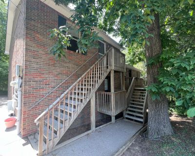 2 Bedroom 1BA 800 ft Apartment For Rent in Clarksville, TN