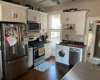 Private room with shared bathroom in an apartment with 1 roomie