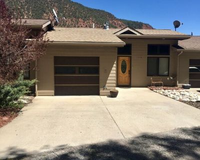 2 beds 2 bath townhome vacation rental in Glenwood Springs, CO