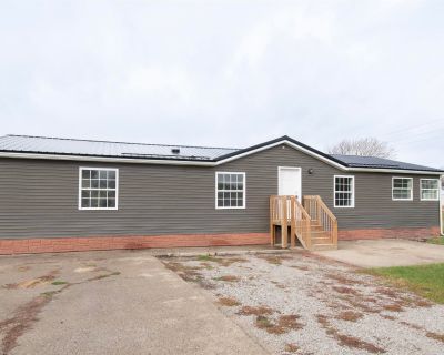 3 Bedroom 2BA 1337 ft Single Family House For Sale in Corunna, IN