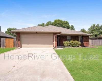 3 Bedroom 2BA 1281 ft Pet-Friendly House For Rent in Owasso, OK