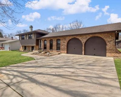 3 Bedroom 1BA 1624 ft Single Family Home For Sale in SOUTH ELGIN, IL