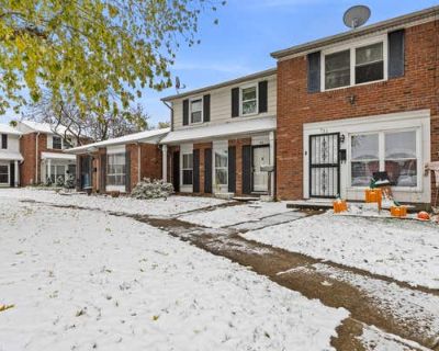 3 Bedroom 2BA 1242 ft Condominium For Sale in INDIANAPOLIS, IN