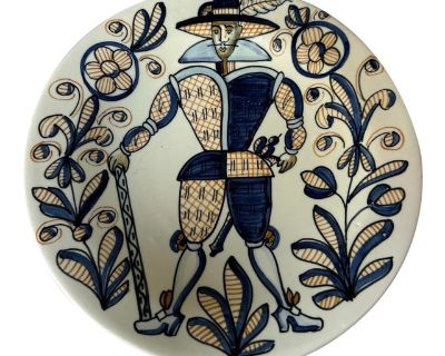 Large Vintage Spanish Hand Painted Platter / Plate, Conquistador