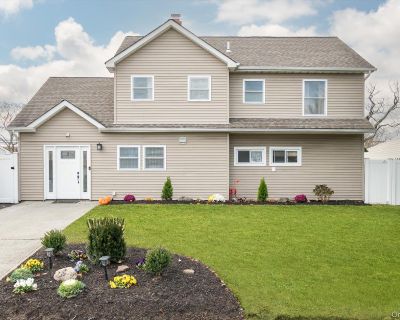 4 Bedroom 3BA 2110 ft Single Family House For Sale in Westbury, NY