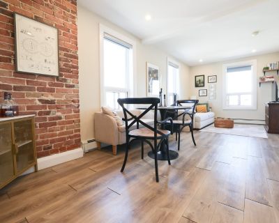 2 Bedroom 1BA 800 ft Pet-Friendly Apartment For Rent in Byward Market - Parliament Hill, Ontario