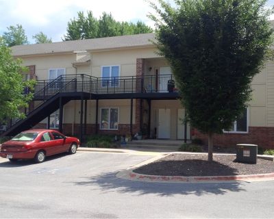 2 Bedroom 1BA 1000 ft Apartment For Rent in Fayetteville, AR