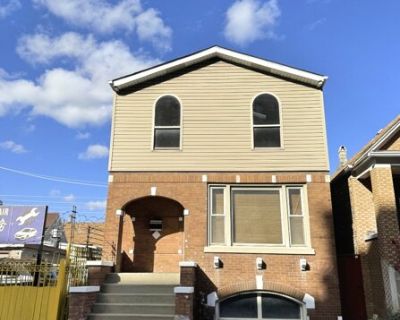1814 W Pershing Rd. Spacious 3-Level Single-Family Home in McKinley Park with Rooftop Deck and Garage Freshly painted 4 bed / 3.5 bath single-family home offering over 2,800 sq. ft. across three levels finished basement, main floor, and upstairs plus a private rooftop deck with beautiful city views. The main level features a bright living room, formal dining area, and a modern kitchen with stai...