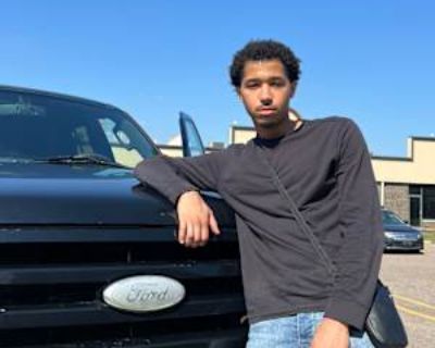 Non-smoker * Student. Budget: $600 per month. Ready to move: January 1. Seeking a 6 months stay. Looking for myself. My preferred name is Omar, and I m currently looking to move into a loft style apartment. And I m a fashion designer, clothing brand owner, and filmmaker who plans to study at an art college in Detroit (CCS). Im very organized and like to keep things clean and peaceful.