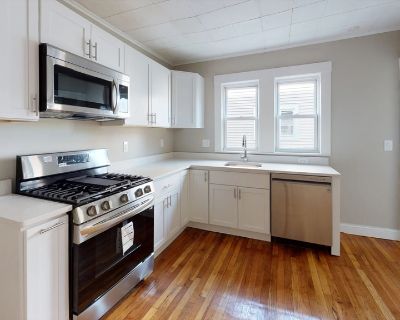 3 Bedroom 1BA 940 ft Condo For Rent in Somerville, MA
