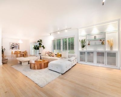 3 Bedroom 3BA 1588 ft Condo For Sale in Santa Monica, CA