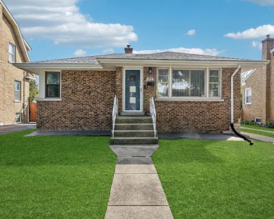 2 Bedroom 1BA 824 ft Single Family House For Sale in North Riverside, IL