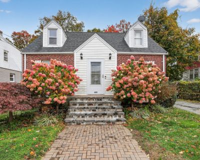 3 Bedroom 1BA 1920 ft Single Family House For Sale in Bridgeport, CT