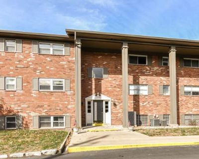 3 Bedroom 2BA 1672 ft Condominium For Sale in INDIANAPOLIS, IN