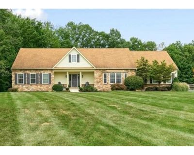 3 Bedroom 2BA 2650 ft² Residential For Sale in Bushkill, PA